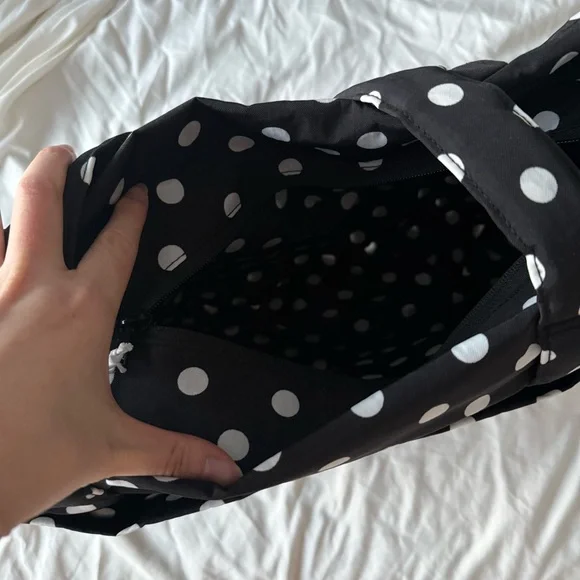 BAGGU x urban outfitters small carryon polkadot bag - Picture 3 of 3